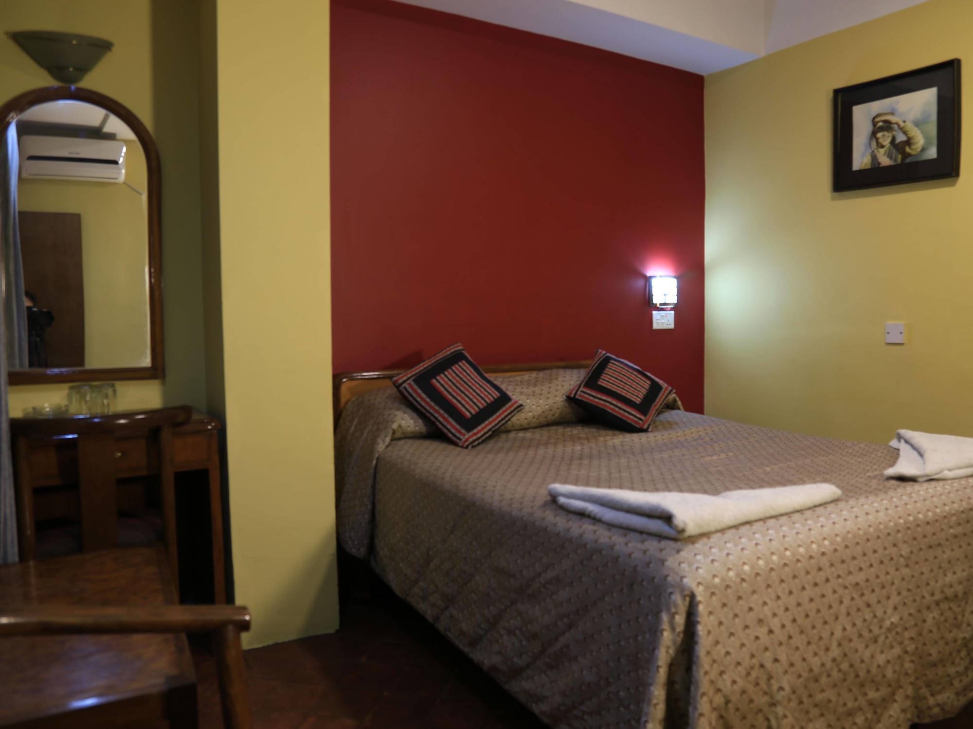 Heritage Home Hotel And Guest House Катманду Экстерьер фото