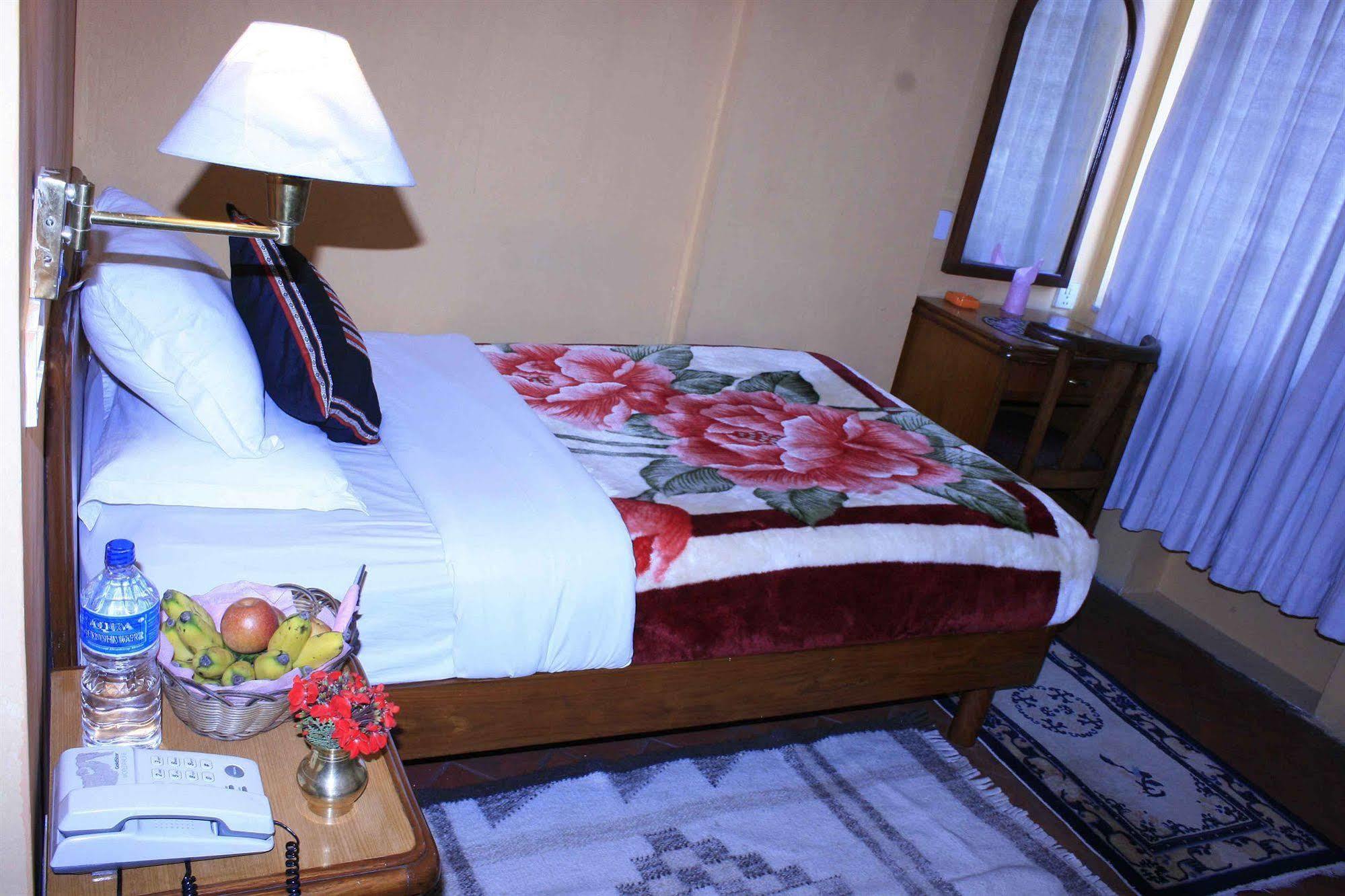 Heritage Home Hotel And Guest House Катманду Экстерьер фото