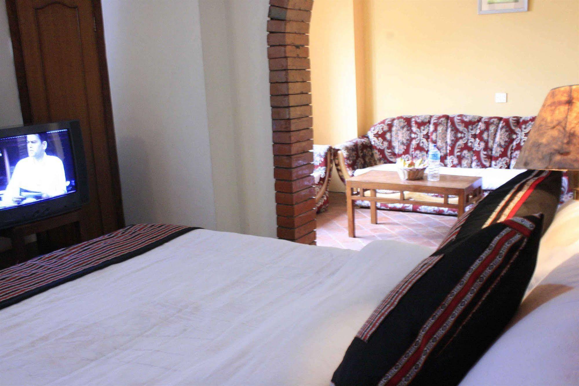 Heritage Home Hotel And Guest House Катманду Экстерьер фото